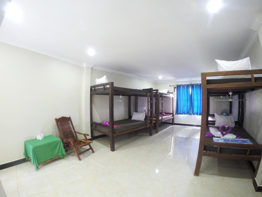 Blue Diamond Hostel Battambang Buitenkant foto